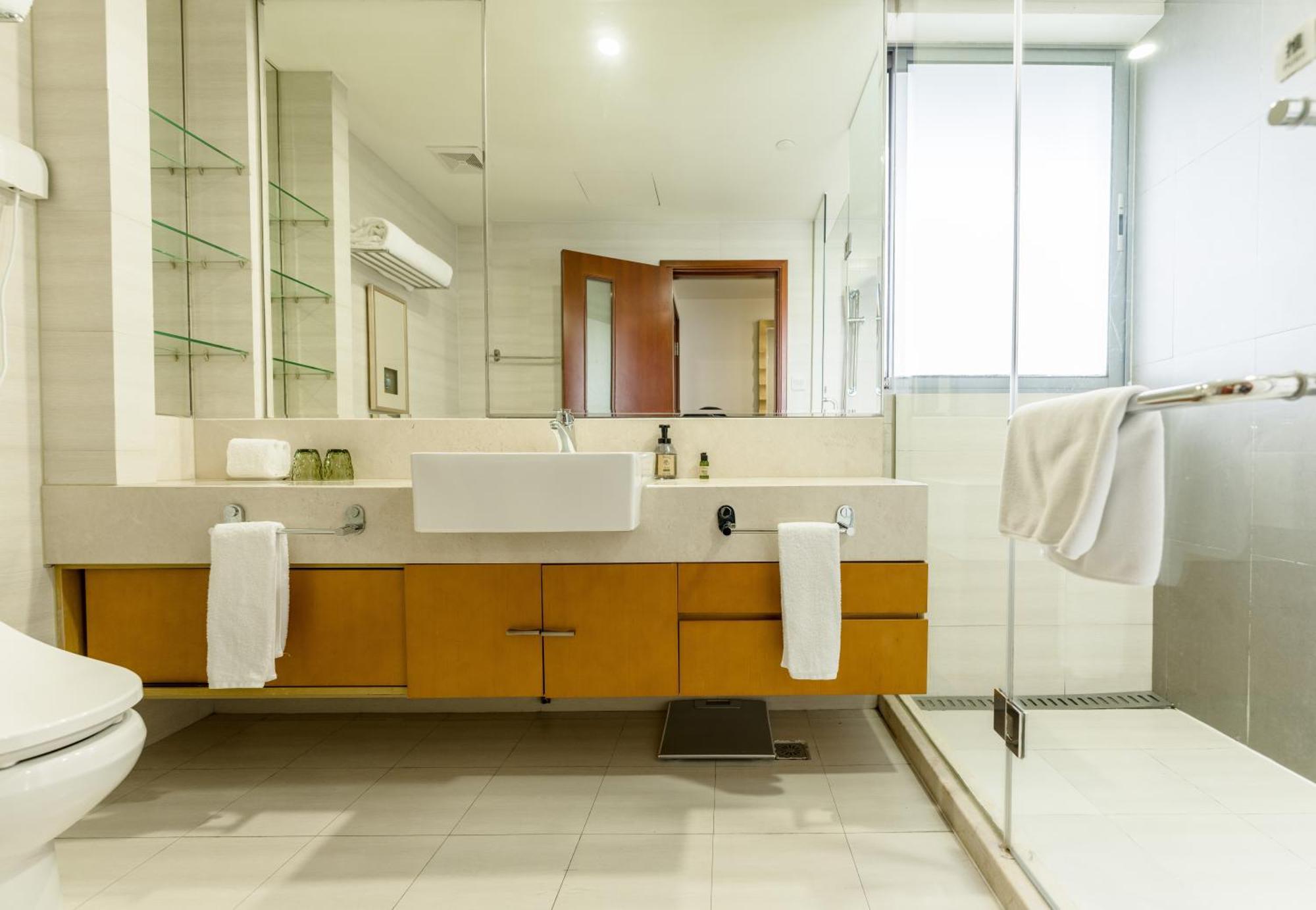 Oakwood Residence Shanghai Bagian luar foto